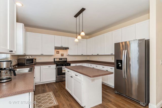 2600 W Autumn Drive, Round Lake, IL 60073