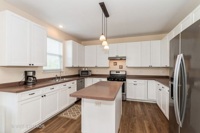2600 W Autumn Drive, Round Lake, IL 60073