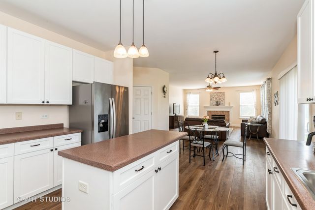 2600 W Autumn Drive, Round Lake, IL 60073