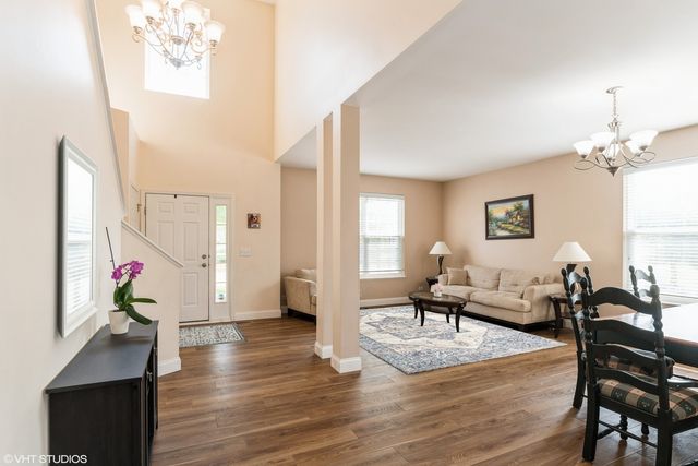 2600 W Autumn Drive, Round Lake, IL 60073