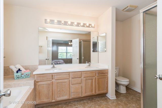 2600 W Autumn Drive, Round Lake, IL 60073