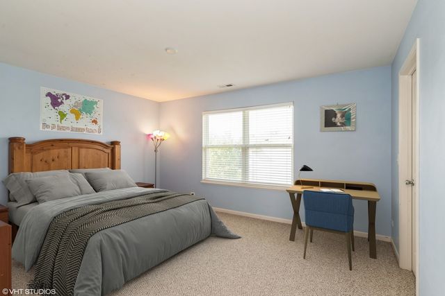 2600 W Autumn Drive, Round Lake, IL 60073