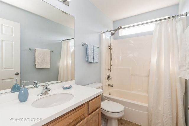2600 W Autumn Drive, Round Lake, IL 60073