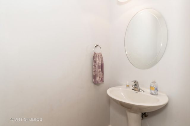 2600 W Autumn Drive, Round Lake, IL 60073
