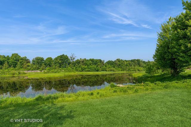 2600 W Autumn Drive, Round Lake, IL 60073
