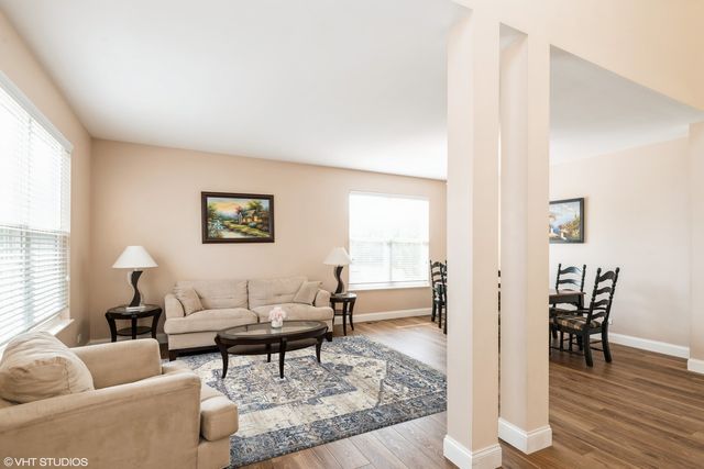 2600 W Autumn Drive, Round Lake, IL 60073