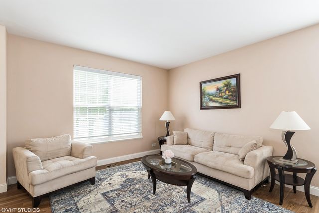2600 W Autumn Drive, Round Lake, IL 60073