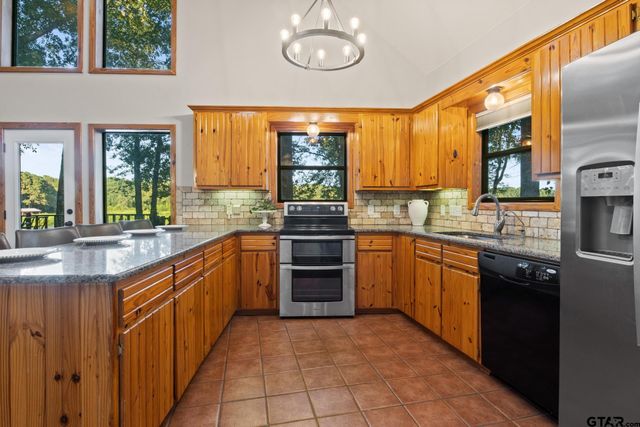 59 Eagle Branch Dr, Mt Vernon, TX 75457