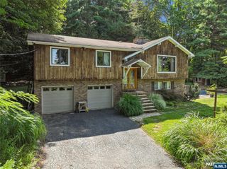 13 Winter Terrace, Mahwah, NJ 07430