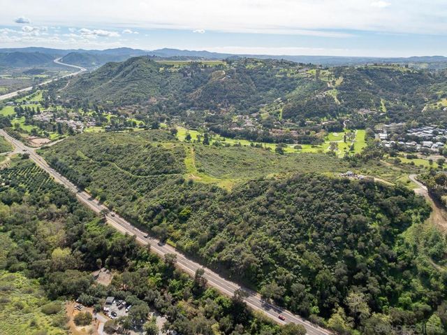 Vista Valle Camino, Fallbrook, CA 92028