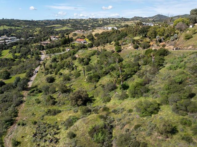 Vista Valle Camino, Fallbrook, CA 92028