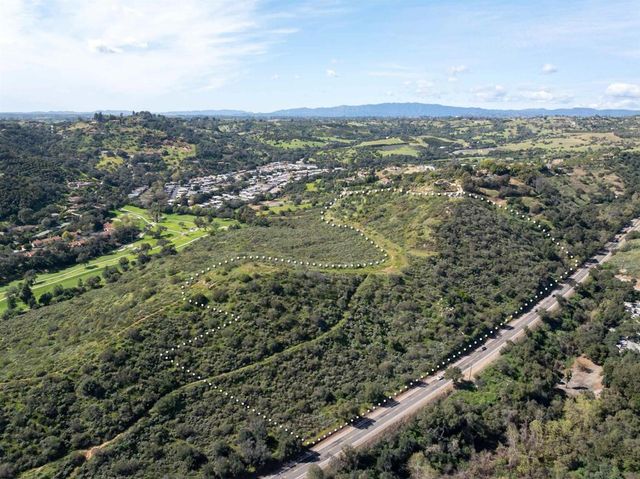 Vista Valle Camino, Fallbrook, CA 92028