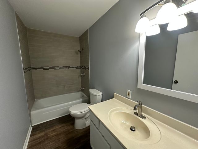 1421 Heather Drive, Aurora, IL 60506