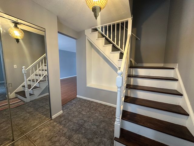 1421 Heather Drive, Aurora, IL 60506