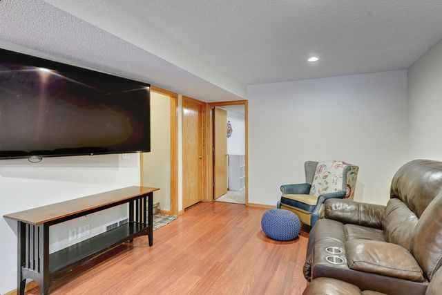 1007 JIM BROWN Parkway, Council Bluffs, IA 51503