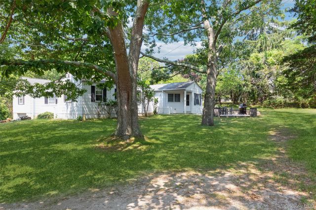 21 Oceanview Road, Hampton Bays, NY 11946
