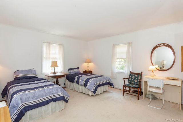 21 Oceanview Road, Hampton Bays, NY 11946