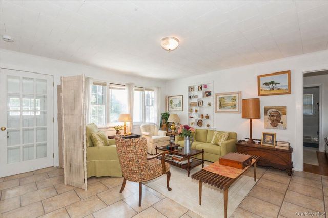 21 Oceanview Road, Hampton Bays, NY 11946