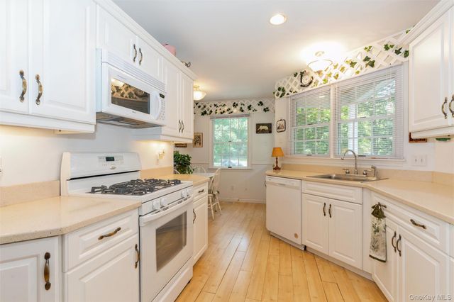 21 Oceanview Road, Hampton Bays, NY 11946