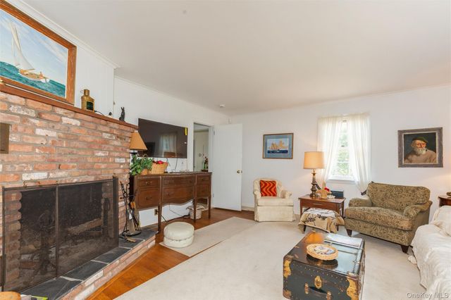 21 Oceanview Road, Hampton Bays, NY 11946