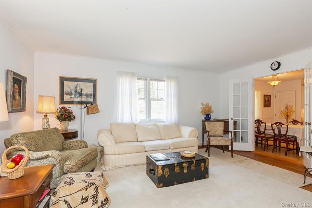 21 Oceanview Road, Hampton Bays, NY 11946