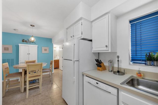 5669 ASHTON LAKE DRIVE 1, Sarasota, FL 34231