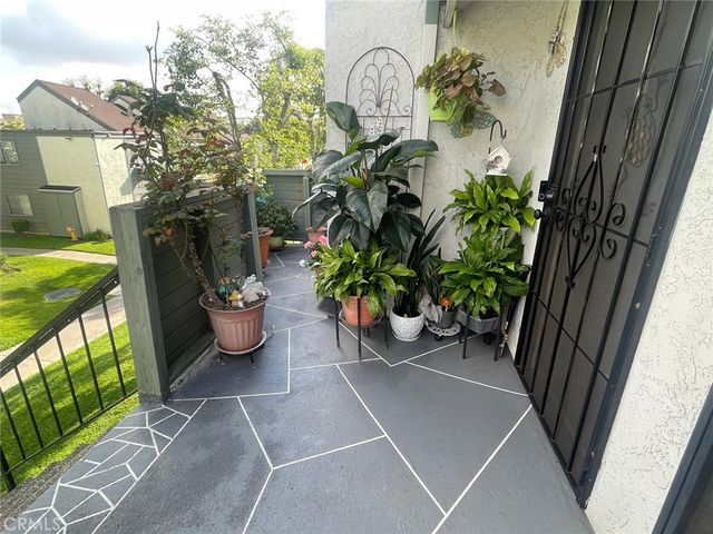 619 Bristol 17, Santa Ana, CA 92703