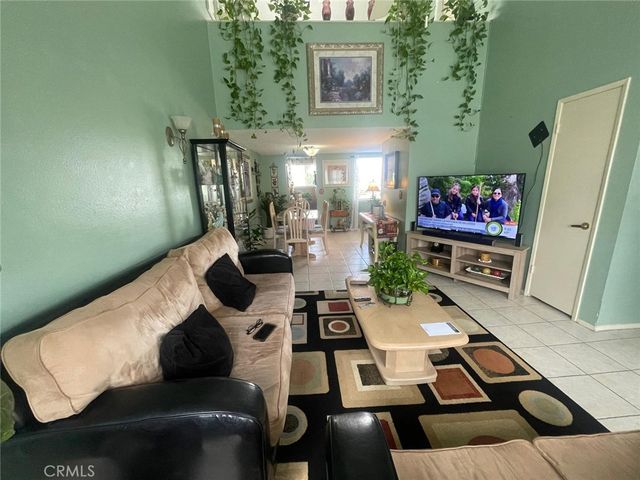 619 Bristol 17, Santa Ana, CA 92703