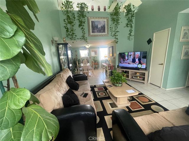 619 Bristol 17, Santa Ana, CA 92703