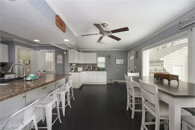 1402 S Chapel Street, Louisville, OH 44641