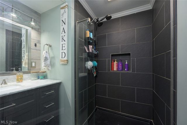 1402 S Chapel Street, Louisville, OH 44641