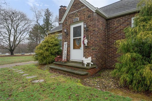 1402 S Chapel Street, Louisville, OH 44641