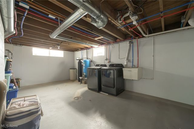 1402 S Chapel Street, Louisville, OH 44641