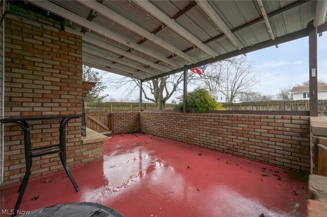 1402 S Chapel Street, Louisville, OH 44641