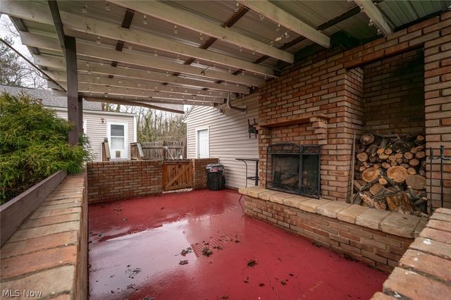 1402 S Chapel Street, Louisville, OH 44641