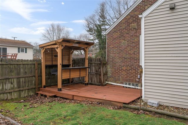 1402 S Chapel Street, Louisville, OH 44641