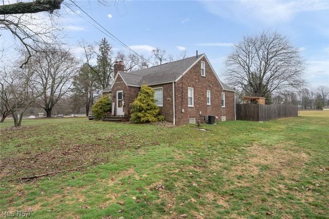 1402 S Chapel Street, Louisville, OH 44641