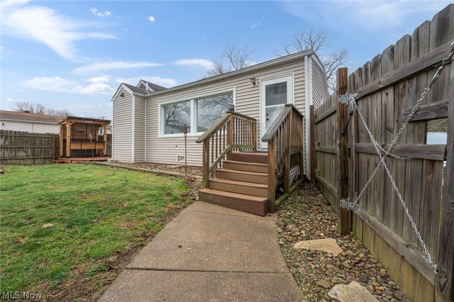 1402 S Chapel Street, Louisville, OH 44641