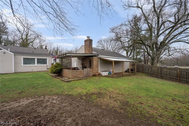 1402 S Chapel Street, Louisville, OH 44641