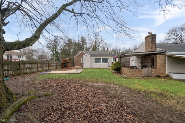 1402 S Chapel Street, Louisville, OH 44641