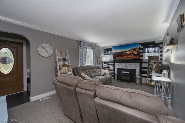 1402 S Chapel Street, Louisville, OH 44641