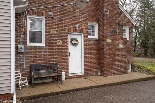 1402 S Chapel Street, Louisville, OH 44641