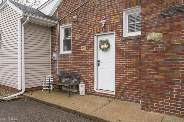 1402 S Chapel Street, Louisville, OH 44641