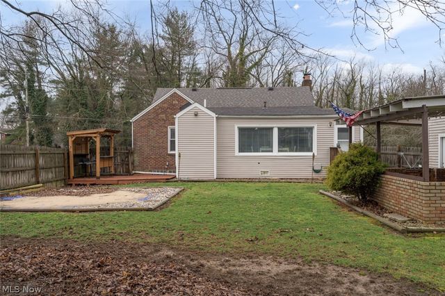 1402 S Chapel Street, Louisville, OH 44641