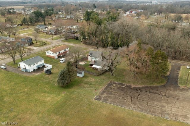 1402 S Chapel Street, Louisville, OH 44641