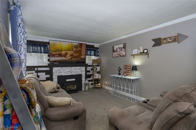 1402 S Chapel Street, Louisville, OH 44641