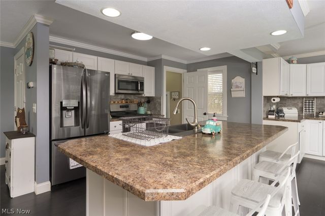 1402 S Chapel Street, Louisville, OH 44641