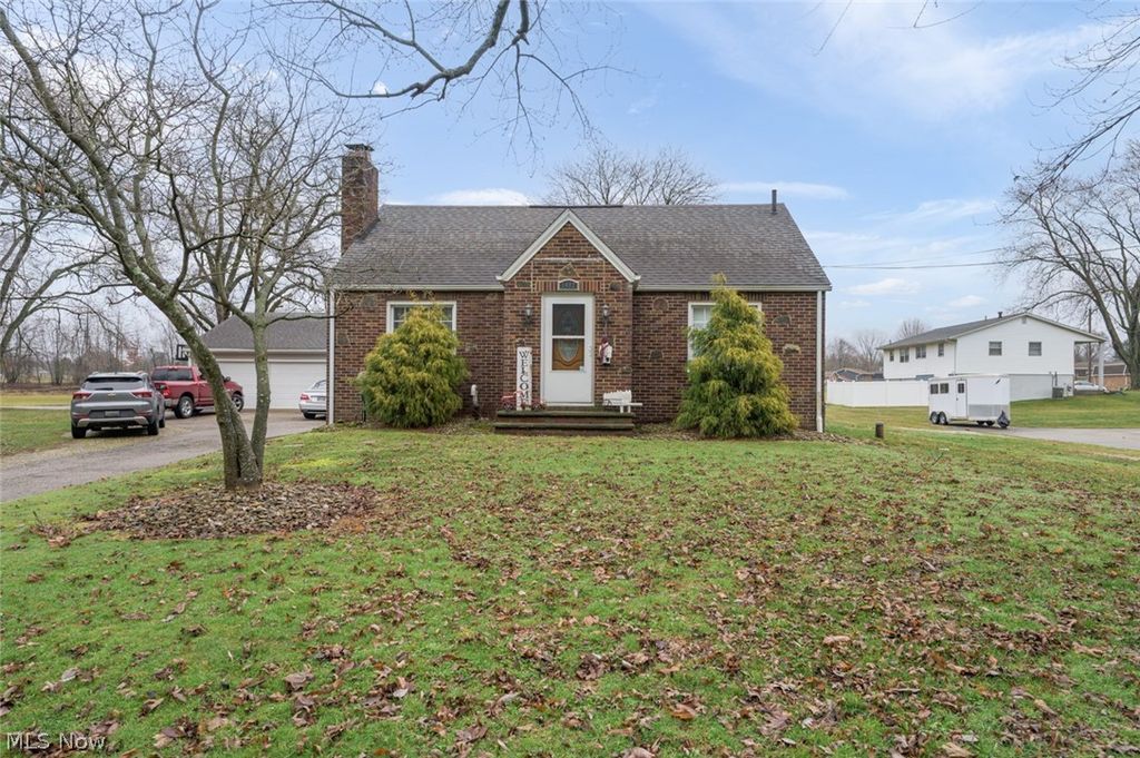 1402 S Chapel Street, Louisville, OH 44641