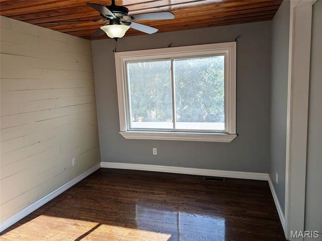 630 Lamplight Lane, Hazelwood, MO 63042