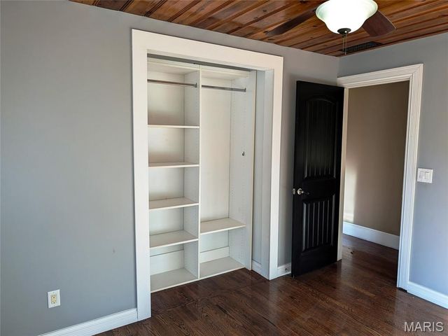 630 Lamplight Lane, Hazelwood, MO 63042